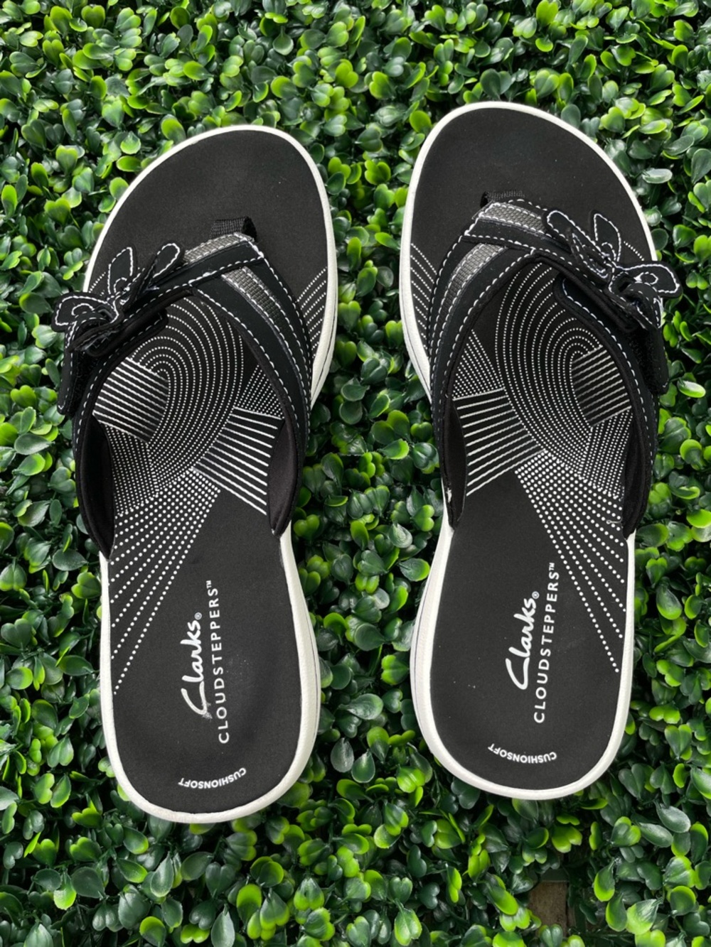 Clarks Black Floral-Accent Women's Flip Flop Sandals - Picture 3 of 5